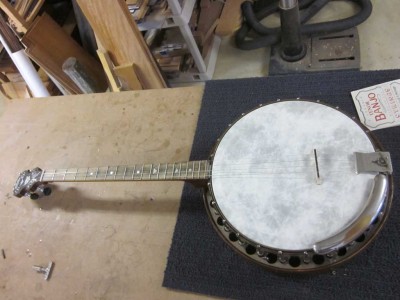 paramount-banjo-front.jpg