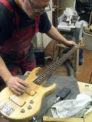 28-Tuning-the-bass.jpg