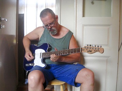 I tested the finished guitar on the 60W hybrid half-stack I have in the the storage room at the workshop. This one is a rock guitar.