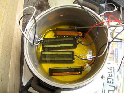 04-Wax-potting-Bassbucker-and-JB-pickups.jpg