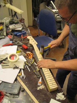 21-Hammering-in-the-fret.jpg