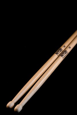 09-NYDE-5-B-maple-drumsticks.jpg